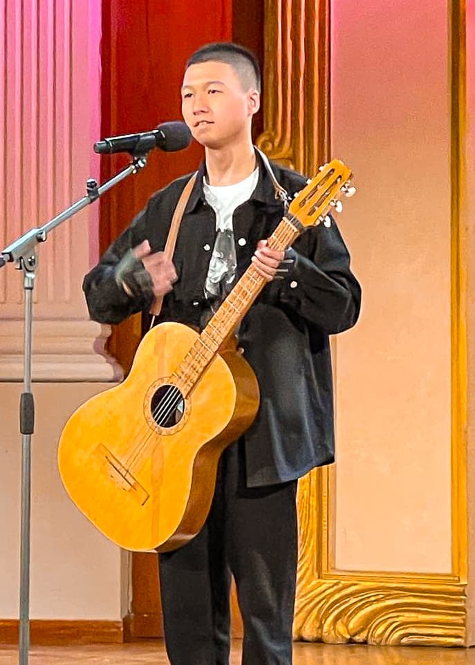 Занятия арт-терапии в школе Мұғалім