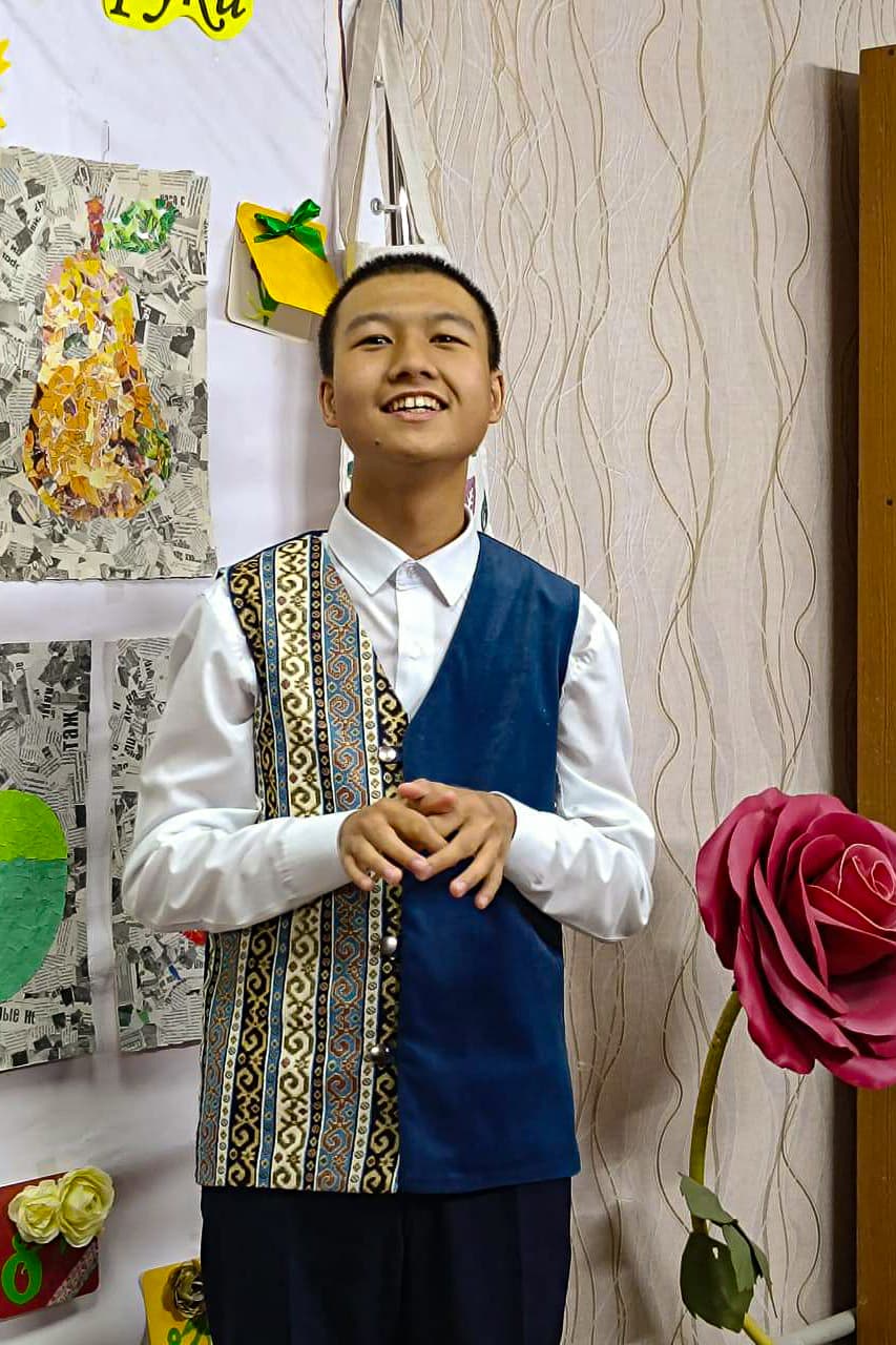 Занятия арт-терапии в школе Мұғалім