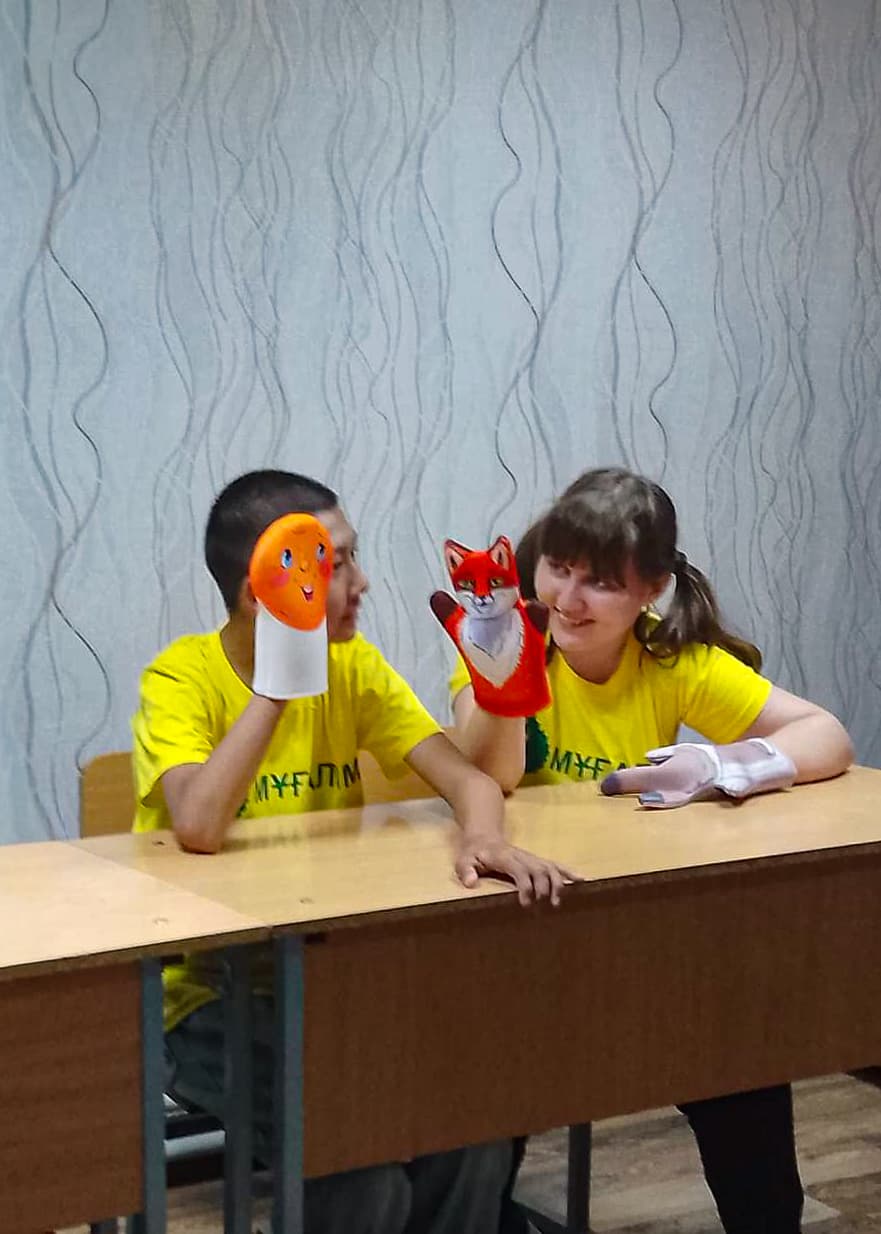 Занятия арт-терапии в школе Мұғалім