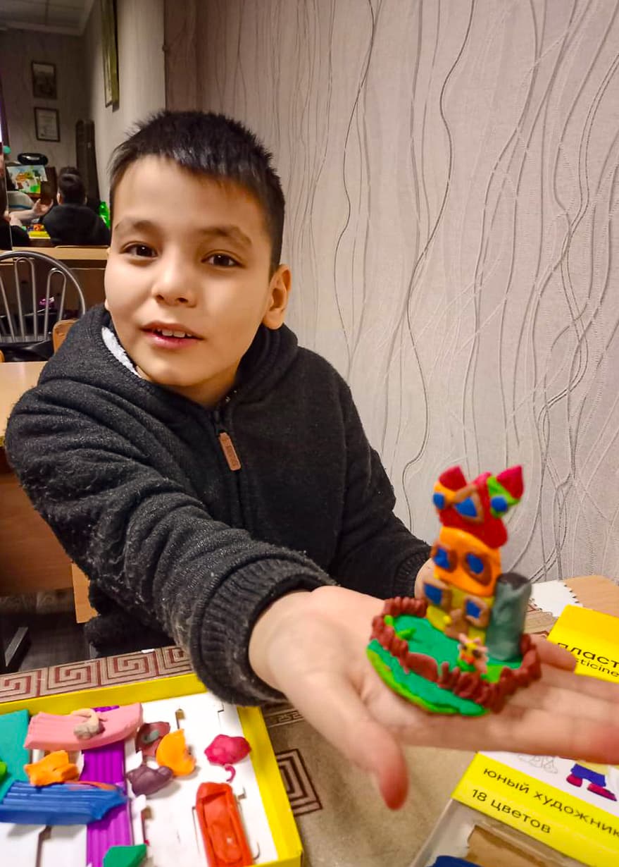 Занятия арт-терапии в школе Мұғалім